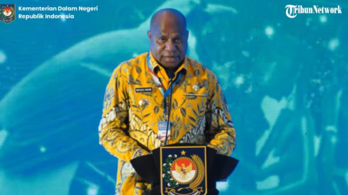 Gubernur Papua Matius D Fakhiri dalam ajang Apresiasi Pemerintah Daerah Berprestasi Regional Papua Tahun 2026 di sebuah hotel di Abepura, Jayapura, Papua, Senin (22/6/2026) malam.