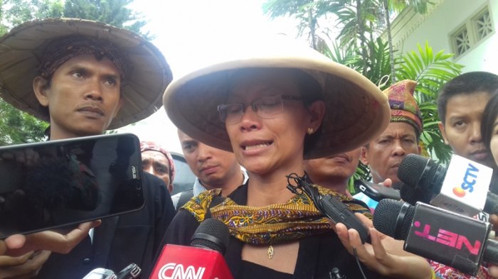 Tidak Ikut Salami Jokowi, Gunarti Menangis di Bawah Pilar Istana Presiden