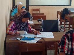 Setelah Operasi Caesar Liana Kenakan Kursi Roda ke Ruang Ujian CPNS
