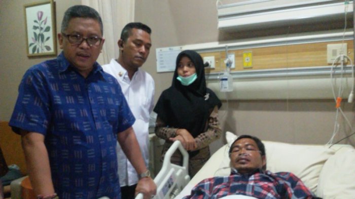 Sekjen PDIP Hasto Kristiyanto Jenguk Widodo di RS Royal Taruma