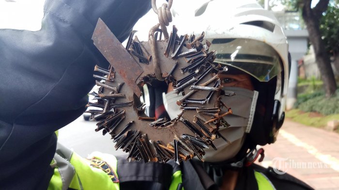 TELAN PAKU - Ilustrasi Paku. Arsad (52) petani kelapa di Inhil Riau tanpa sengaja menelan paku sepanjang dua inci atau sepanjang 5 centimeter hingga bersarang di paru-parunya. 