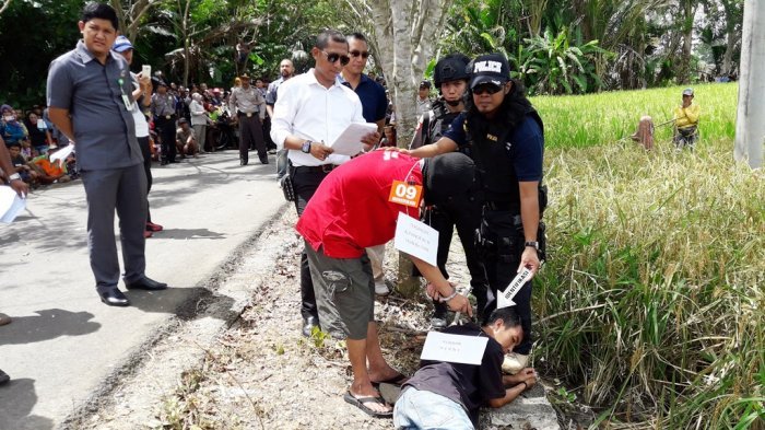 Herni Ditendang di Jembatan dan Tubuhnya Masuk Sungai Tapin