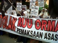 Ratusan Massa HTI Kediri Tolak RUU Ormas