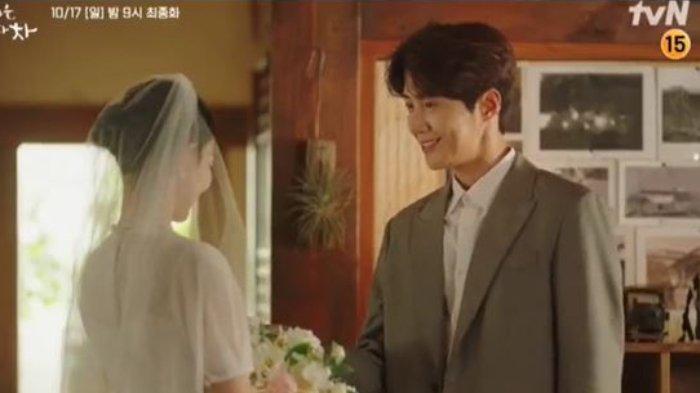 SPOILER Hometown Cha Cha Cha Episode 16: Hye Jin dan Hong Menikah, Misteri Pemenang Lotre Terungkap?