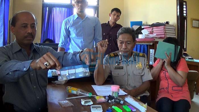 Janda Tiga Anak Dapatkan Sabu dengan Modus Salam Tempel
