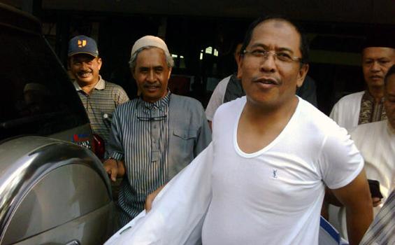 Mau Lihat Walikota Makassar Ganti Baju?