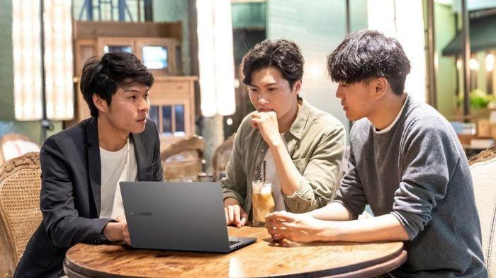 ilustrasi penggunaan ASUS ExpertBook P1 P1403CVA