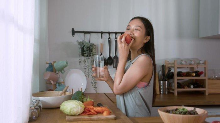 Dengan menerapkan pola hidup yang sehat dan seimbang, kita tidak hanya dapat mencegah panas dalam, tetapi juga meningkatkan kesehatan secara keseluruhan, menjadikan tubuh lebih kuat dalam menghadapi berbagai kondisi. Dengan memulai kebiasaan sehat sejak dini, kita juga diharapkan dapat mencapai hidup yang lebih panjang dan berkualitas.