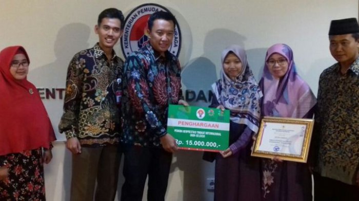 Juara II MHQ Internasional Fidah Farnidah dapat Penghargaan dan Beasiswa Pasca Sarjana Dari Menpora