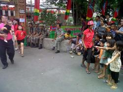 Fakir Miskin Medan Juga Berburu Angpao