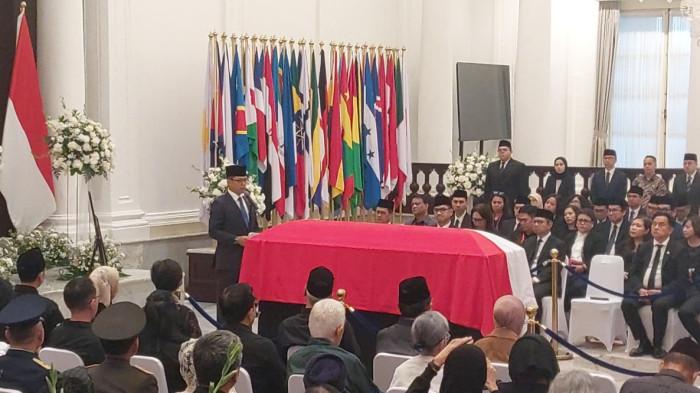 AGUS WIDJOJO WAFAT - Duta Besar Luar Biasa dan Berkuasa Penuh (LBBP) Indonesia untuk Filipina merangkap Kepulauan Marshall dan Republik Palau, Letnan Jenderal TNI (Purn) Agus Widjojo disemayamkan di Gedung Kementerian Luar Negeri, Jakarta Pusat, Senin (9/2/2026) pagi. Upacara persemayaman dilaksanakan sebagai bentuk penghormatan yang dipimpin Menteri Luar Negeri RI Sugiono. (Tribunnews.com/Reynas Abdila)