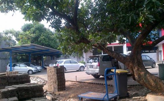 Digeledah KPK Kantor PT Indoguna Dijaga Pria Berbadan Tegap