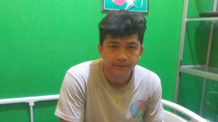 INSIDEN MOBIL MBG - Sopir pembawa Makanan Bergizi Gratis (MBG) diketahui bernama Adi Irawan (34) yang kini masih diperiksa intensif oleh kepolisian usai tabrak belasan siswa SDN Kalibaru 01 Cilincing Jakarta Utara, Kamis (11/12/2025).