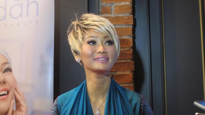 Tiba di Manado, Inul Belum Mau Temui Media