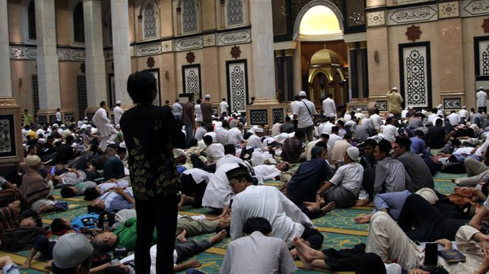 Warga Padati Masjid Kubah Emas untuk Beriktikaf