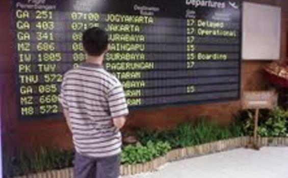 Jadwal Penerbangan Telat Empat Jam