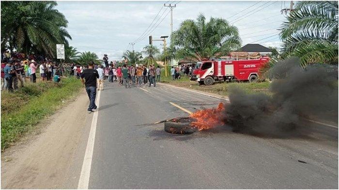 Dipicu Adanya Dugaan Kecurangan, Sekelompok Warga Blokade Jalan Lintas Sumatra di Muratara