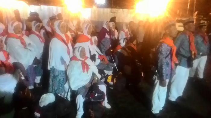 Alat X Ray Rusak, JCH Menunggu di Bawah Guyuran Hujan, Ada yang Pingsan