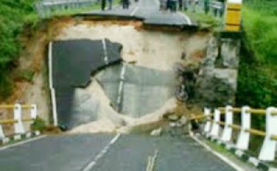 Jembatan Ambruk, Akses Badau-Tanjungpandan Putus