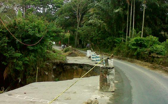 Jelang Natal Akses Siantar-Parapat Nyaris Putus