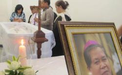 Jenazah Mgr Sului Disemayamkan di Kapel RS St Carolus