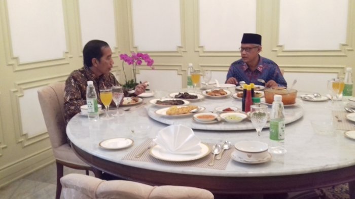 Jokowi Ajak Ketum PP Muhammadiyah Makan Siang Khas Indonesia
