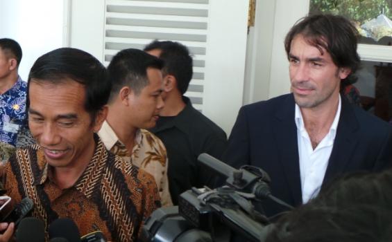 Robert Pires Tetap Bugar Meski Cuma 3 Jam di Hotel