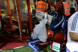 Dapat Hadiah Televisi, Ramires Cetak Gol