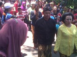 Ribuan Warga Padati Petilasan Joyoboyo