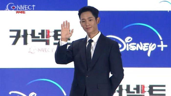 Bintangi Drama Connect, Jung Hae In Akui Sempat Pusing Karena Harus Memakai Eye Patch