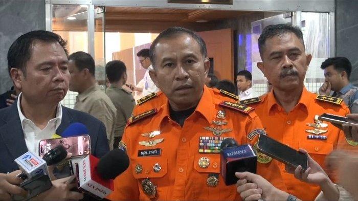 JULIANA MARINS TEWAS - Kepala Badan SAR Nasional (Basarnas) Mohammad Syafi'i saat ditemui awak media di Gedung Nusantara, Kompleks Parlemen Senayan, Jakarta, Senin (7/702025). Syafi'i turut menanggapi rencana gugatan Brasil atas tewasnya Juliana Marins di Gunung Rinjani.