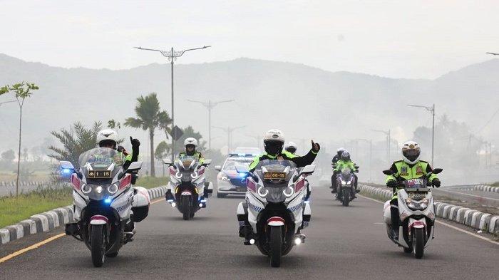 Patroli Pakai Motor, Kakorlantas Cek Jalur Akses Dari Pelabuhan ke Sirkuit MotoGP Mandalika