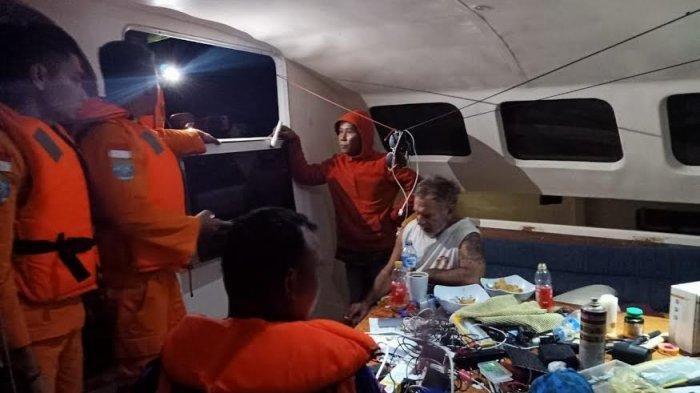 Kapal Pesiar Australia Ditemukan Setelah 4 Hari Hanyut di Perairan NTT, Seorang Penumpangnya Sakit
