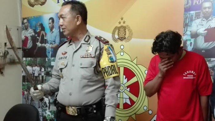 Dipicu Dendam, Pria Di Surabaya Bacok Temannya Sendiri Di Hadapan Anak Kecil