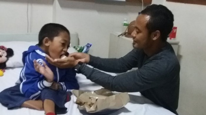 Mulianya Pemain Persib Bandung Ini, Kunjungi Anak dengan Penyakit Langka