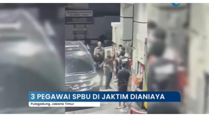 PENGANIAYAAN - Seorang pria yang diduga sebagai polisi menganiaya tiga karyawan SPBU hingga babak belur di Kelurahan Cipinang, Kecamatan Pulogadung, Jakarta Timur, Minggu, (22/2/2026), sekitar pukul 22.24 WIB.