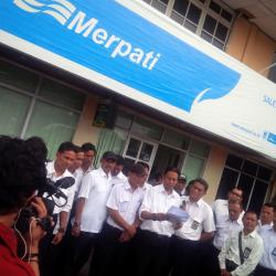 Karyawan Merpati Airlines Demo Tuntut Pembayaran Gaji dan Tunjangan