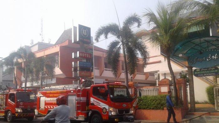 Kebakaran di Kamar Hotel Indah Jaya Solo, Damkar Kerahkan Tiga Mobil Pemadam dan Belasan Petugas