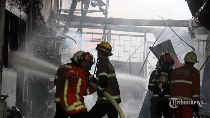 Kebakaran Terjadi di Pusat Perbelanjaan Depok Town Square