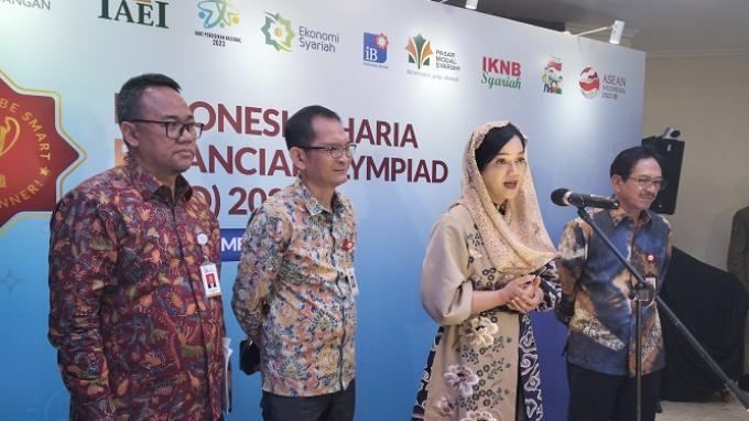 OJK Berharap Masyarakat Tak Utang di Pinjol untuk Beli Tiket Konser Coldplay