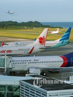 Menhub Janji Segera Turunkan Tarif Batas Atas Tiket Pesawat