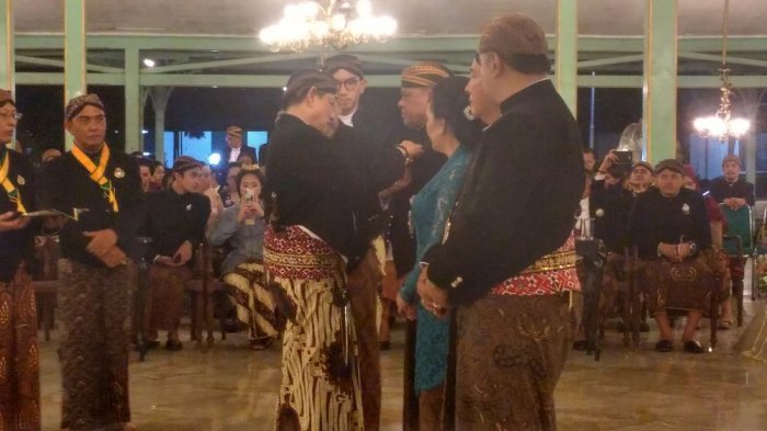 Tommy Soeharto dan Gatot Nurmantyo Dapat Gelar Bangsawan dari Raja Mangkunegaran Solo