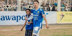 Kisah Haru Bobotoh Kecil yang Dapat Perlakuan Istimewa Kim Kurniawan