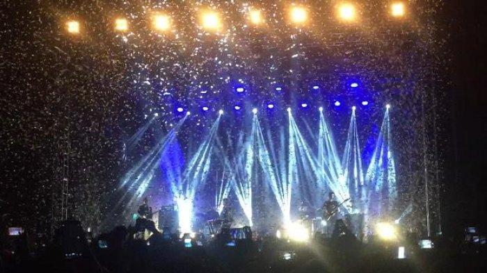 Tutup Konser dengan ‘All I Want’ dan ‘High Hopes’, Kodaline Mainkan Emosi Penonton