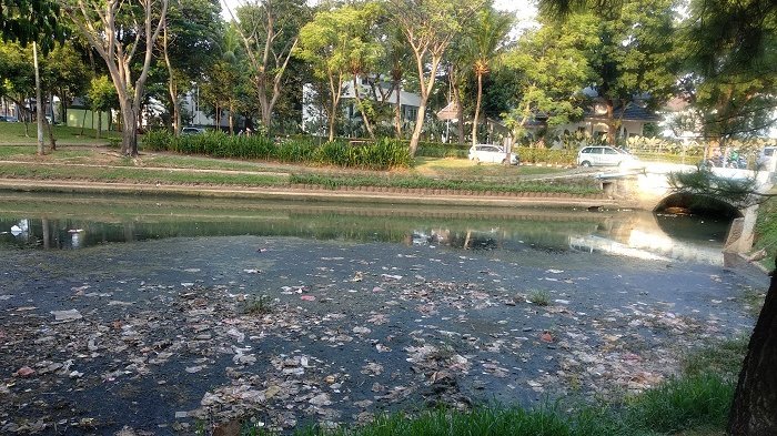 Kotornya Sungai di Taman Menteng Bintaro, Banyak Sampah dan Air yang Keruh