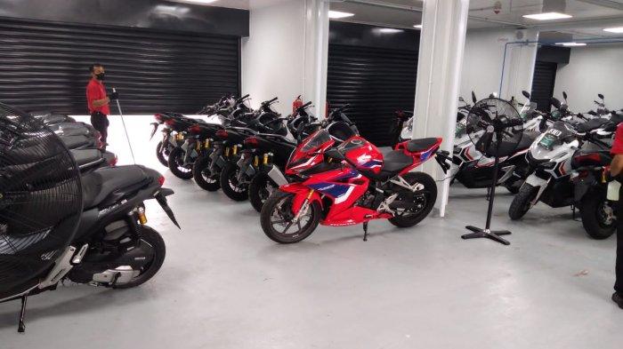 Review Paddock MotoGP Mandalika 2022 dan Teknologi Rooling Door Elektrik