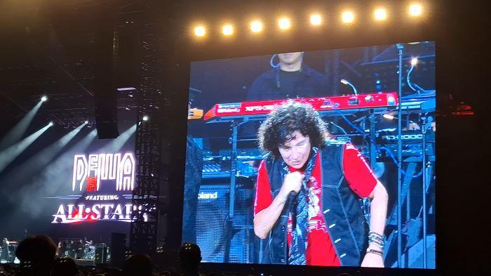 KONSER DEWA 19 - Deretan momen dalam konser Dewa 19 Featuring All Star 2.0 yang digelar di Stadion Utama Gelora Bung Karno, Sabtu (6/9/2025)