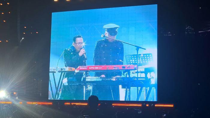 KONSER DEWA 19 - Deretan momen dalam konser Dewa 19 Featuring All Star 2.0 yang digelar di Stadion Utama Gelora Bung Karno, Sabtu (6/9/2025)