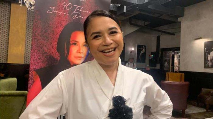 Ruth Sahanaya akan gelar konser 40 tahun berkarya, akui sudah rindu tampil di konser tunggal, ditemui di kawasan Kemang Jakarta Selatan, Selasa (14/5/2024)