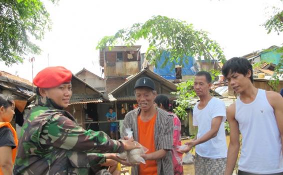 TNI AD Terjunkan Alat Penjernih Air Langsung Minum
